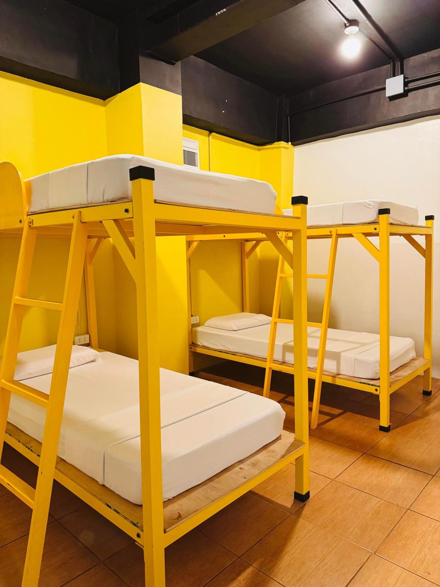 Cheese Hostel Manila Makati City Esterno foto
