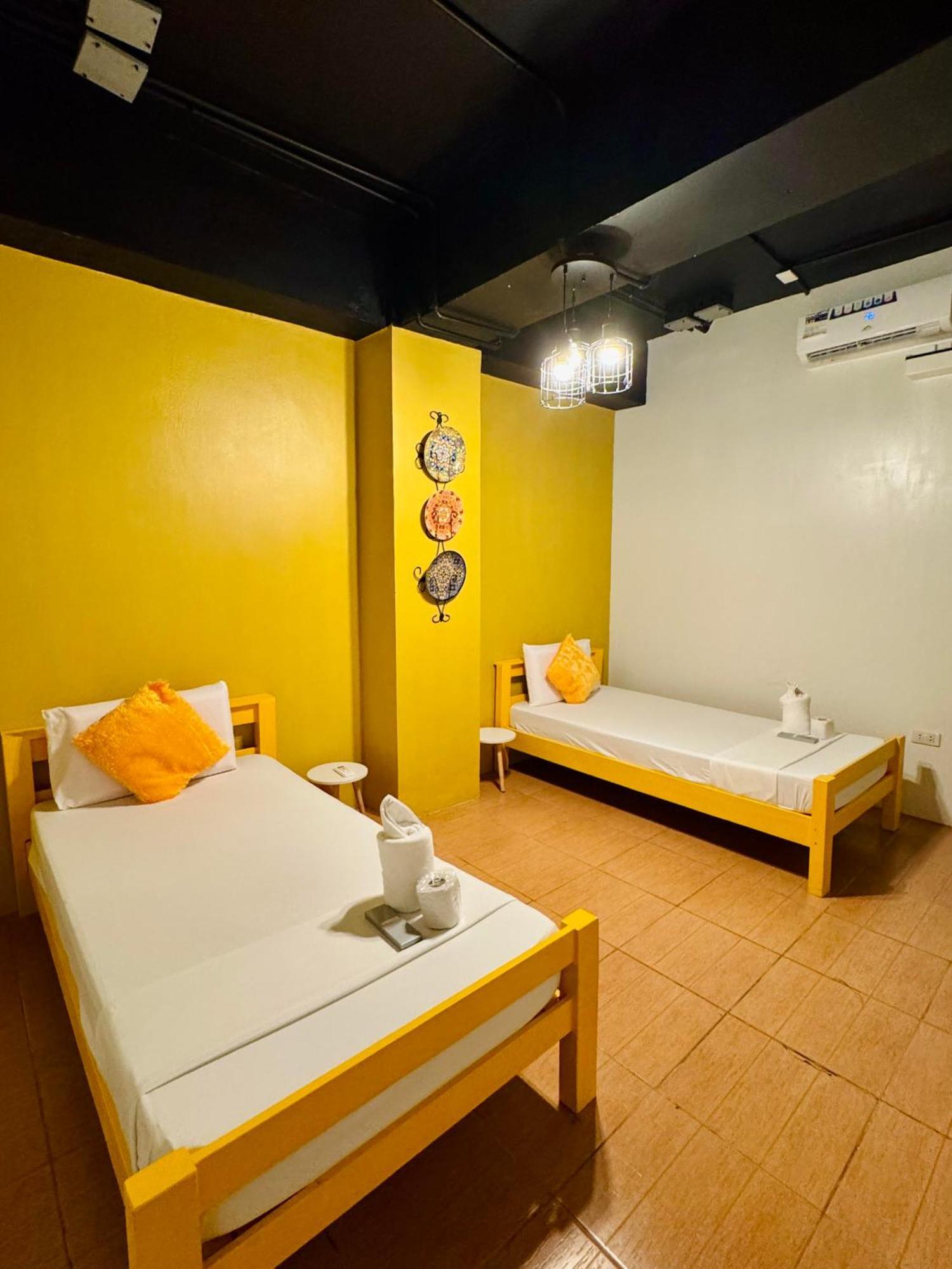Cheese Hostel Manila Makati City Esterno foto