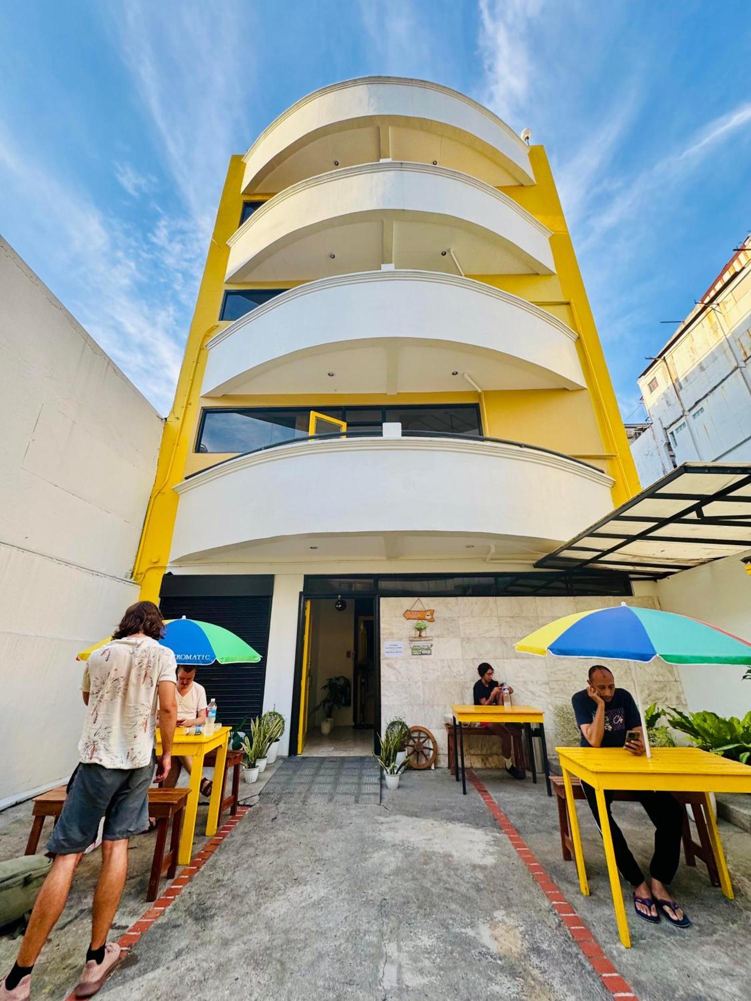 Cheese Hostel Manila Makati City Esterno foto