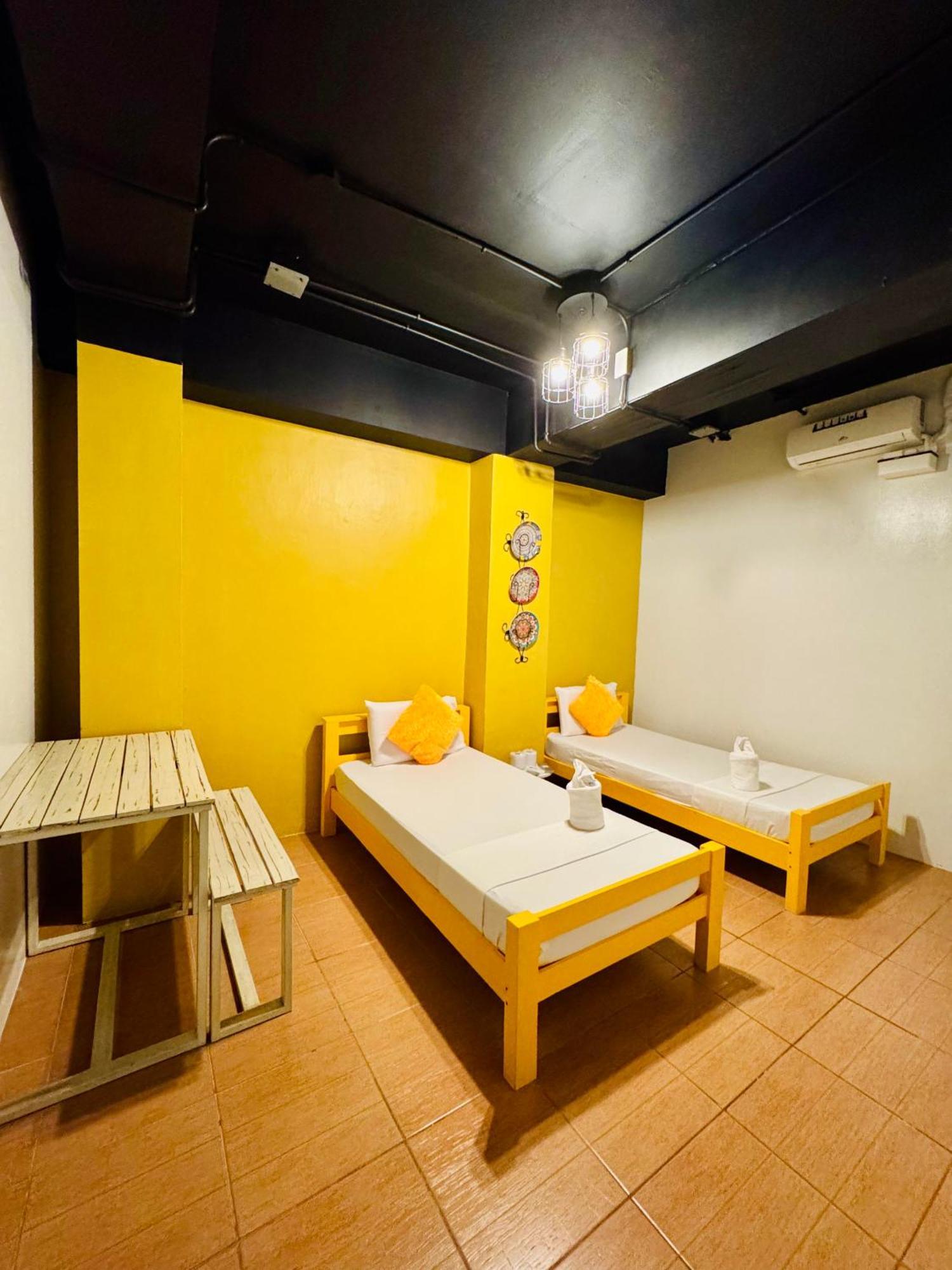 Cheese Hostel Manila Makati City Esterno foto