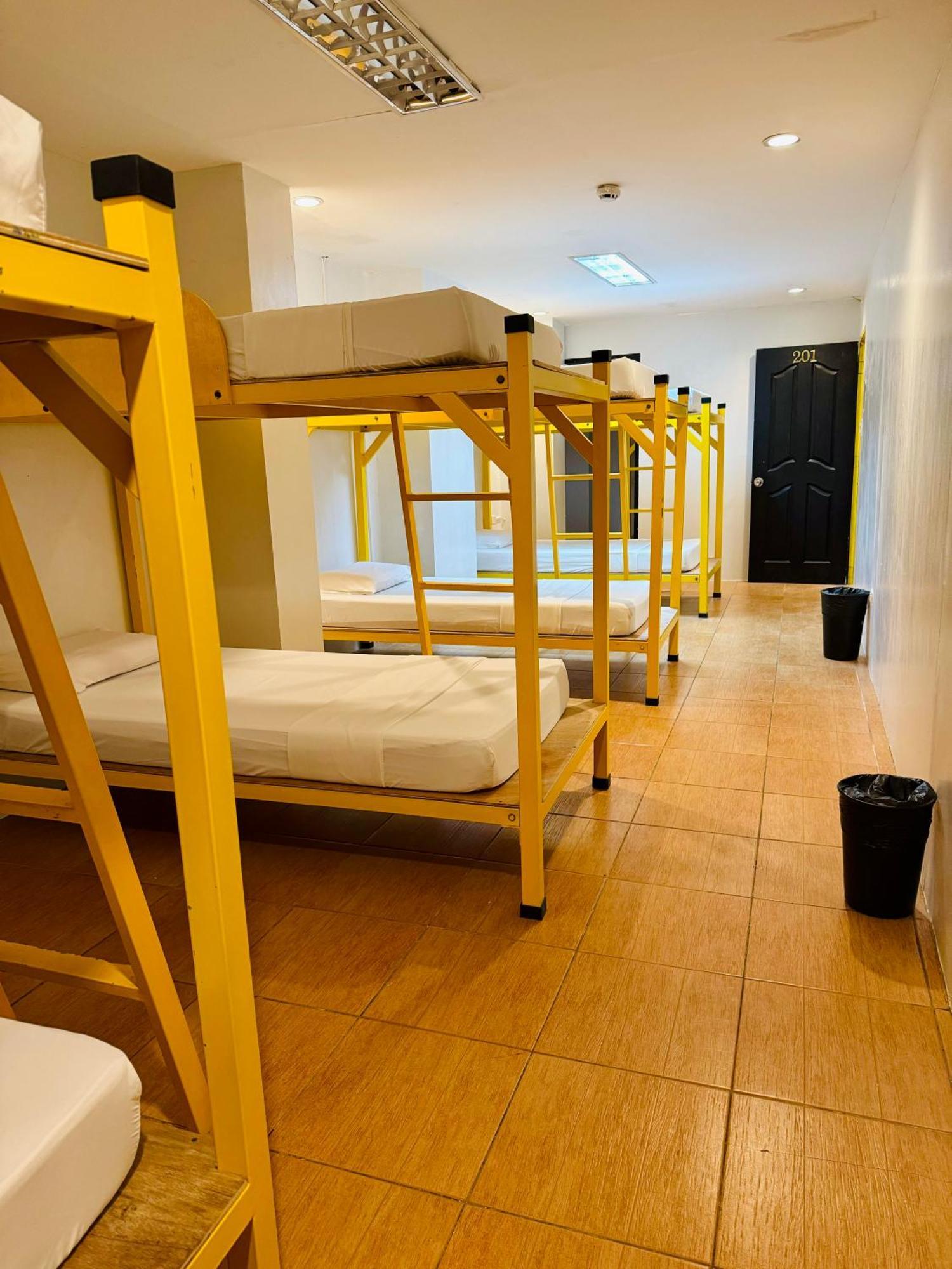 Cheese Hostel Manila Makati City Esterno foto