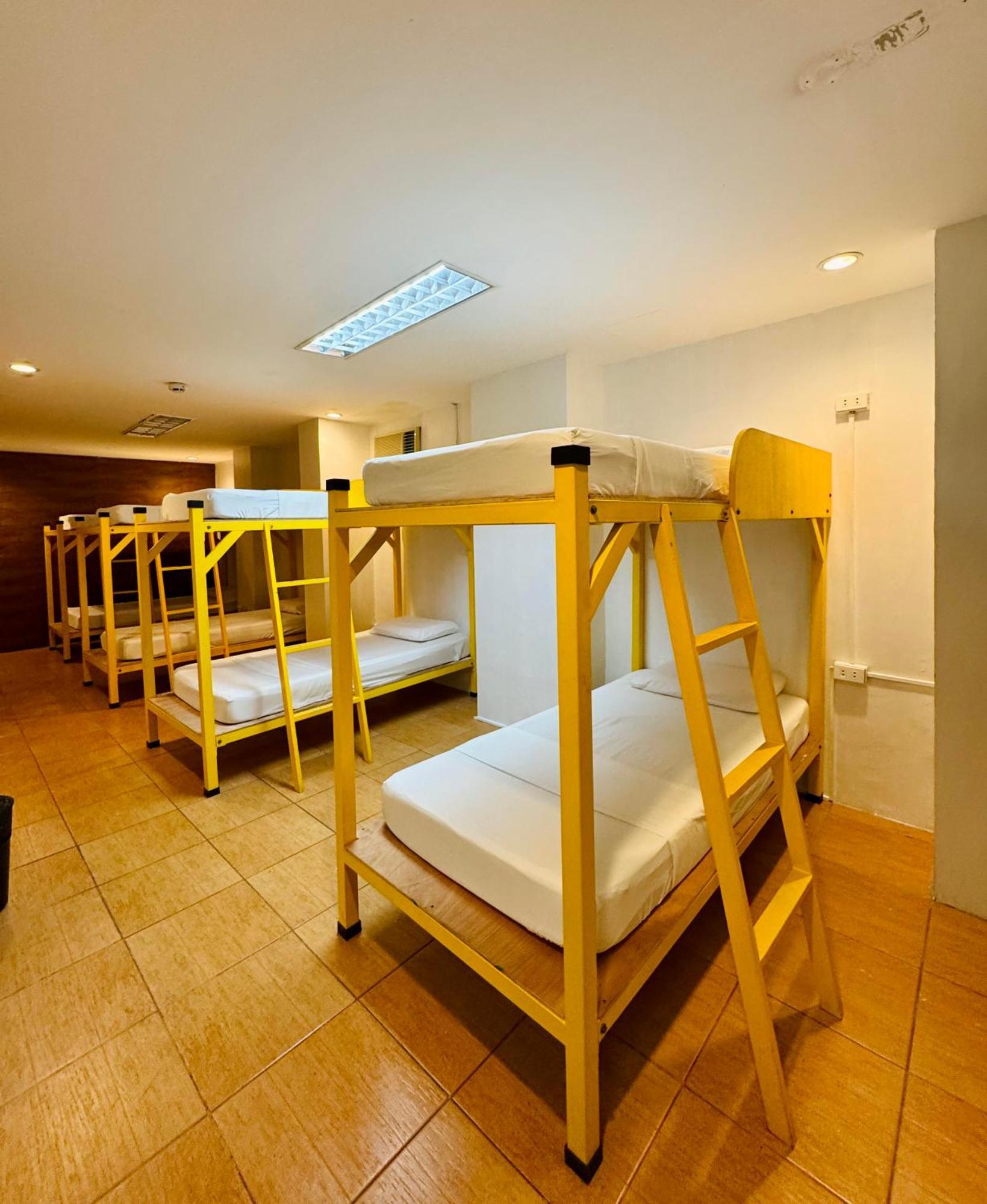 Cheese Hostel Manila Makati City Esterno foto